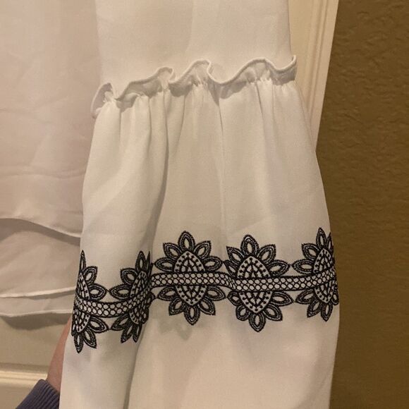 White House Black Market Medallion Embroidered Blouse Size 10 NWOT - Picture 6 of 12